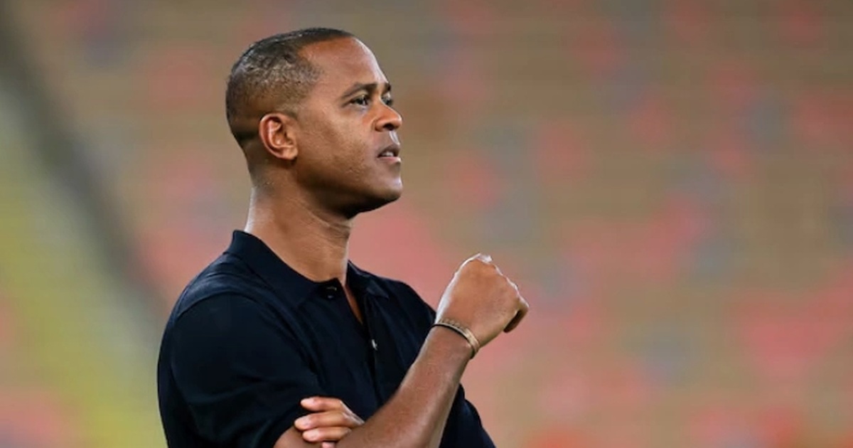 Liên đoàn bóng đá Indonesia sa thải HLV Kluivert Liên đoàn bóng đá Indonesia sa thải HLV Kluivert