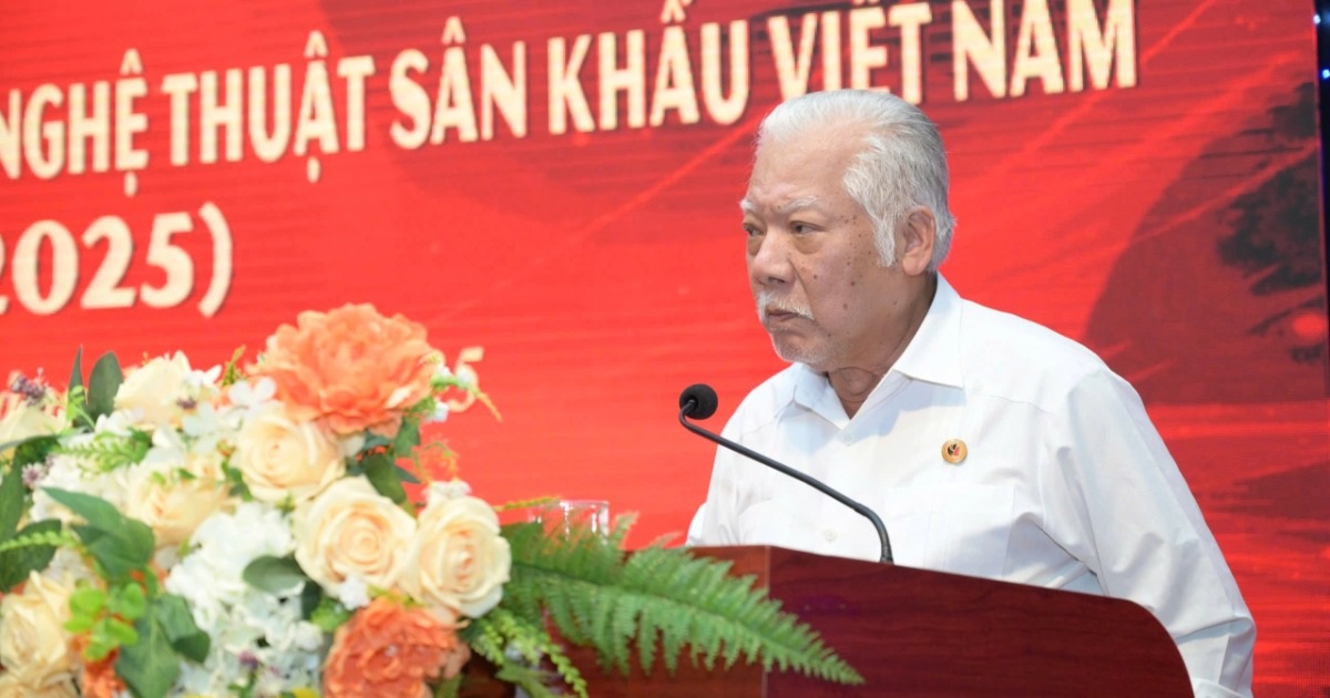 NSND Lê Chức: “Sân khấu truyền thống đang nằm ở… khoa lâm sàng” NSND Lê Chức: "Sân khấu truyền thống đang nằm ở... khoa lâm sàng"