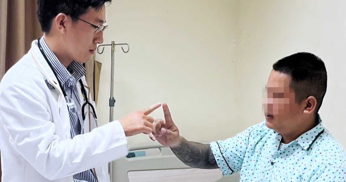 Nam thanh niên ở TPHCM bị đột quỵ nguy kịch khi đang chơi bóng đá Nam thanh niên ở TPHCM bị đột quỵ nguy kịch khi đang chơi bóng đá