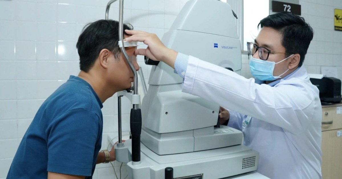 Người đàn ông bỗng thấy đốm đen lơ lửng, lâm nguy vì căn bệnh rất phổ biến Người đàn ông bỗng thấy đốm đen lơ lửng, lâm nguy vì căn bệnh rất phổ biến