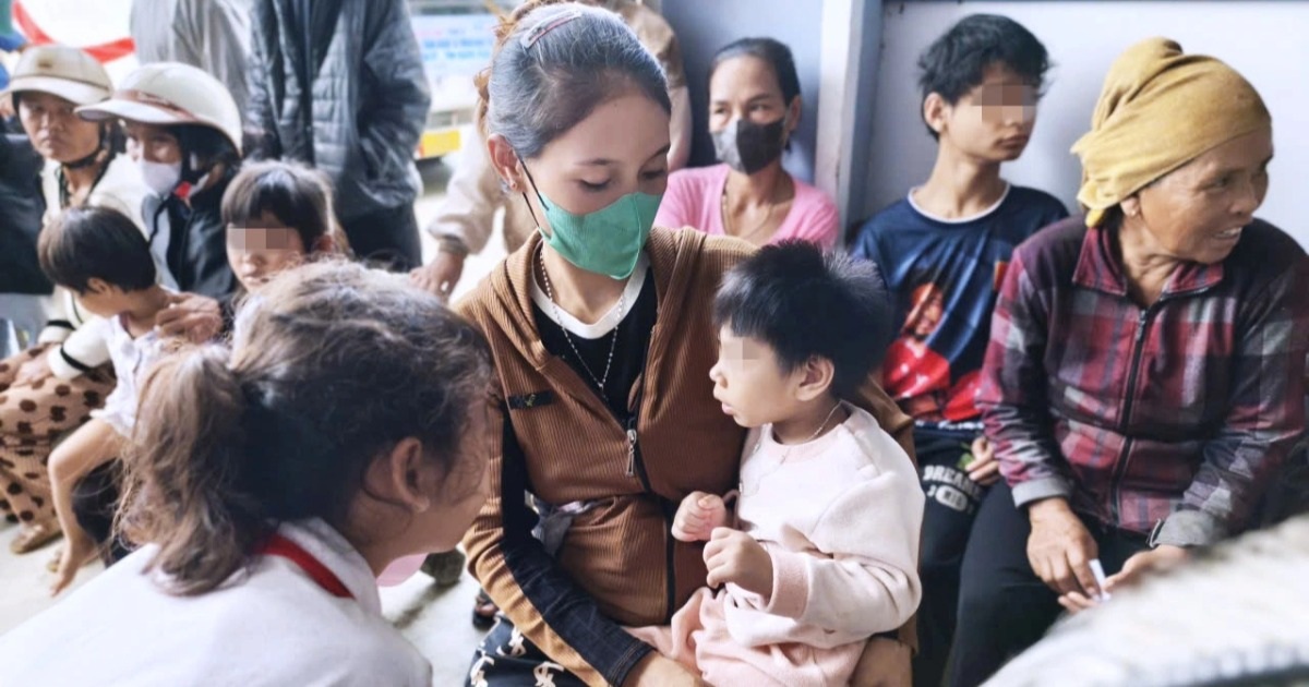 Nhiều bà mẹ cùng một xã phát hiện con mắc bệnh hiểm ở não từ lúc lọt lòng Nhiều bà mẹ cùng một xã phát hiện con mắc bệnh hiểm ở não từ lúc lọt lòng