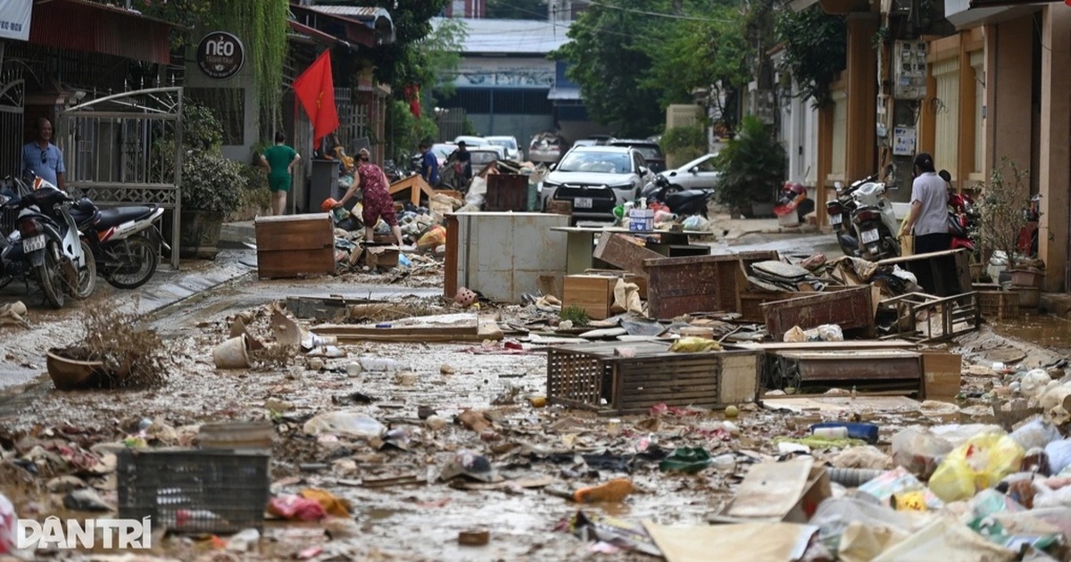 Nhiều dịch bệnh dễ bùng phát khi ngập lụt kéo dài Nhiều dịch bệnh dễ bùng phát khi ngập lụt kéo dài