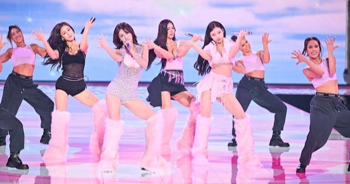 Nhóm nhạc nữ TWICE diễn mờ nhạt tại Victoria’s Secret Fashion Show Nhóm nhạc nữ TWICE diễn mờ nhạt tại Victoria's Secret Fashion Show