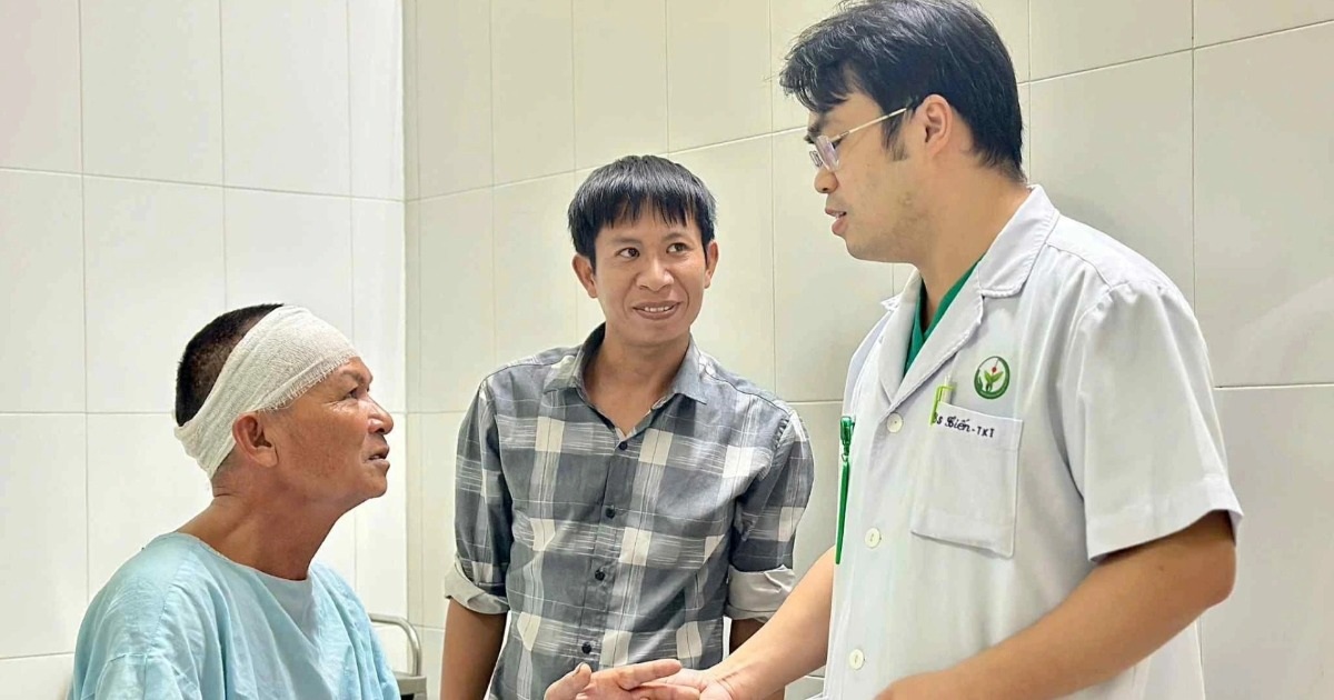 Tôn cứa đứt chân, chấn thương vì sập nhà do bão Bualoi Tôn cứa đứt chân, chấn thương vì sập nhà do bão Bualoi
