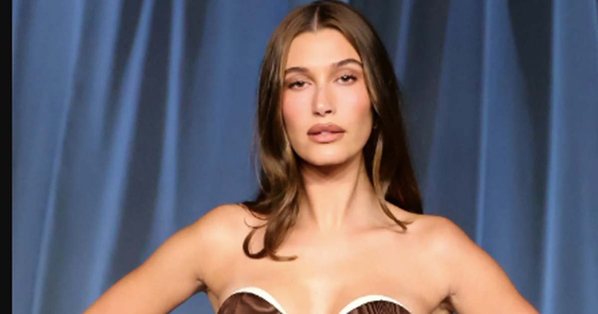 Váy corset khó thở của Hailey Bieber: Khi cơ thể là ngôn ngữ thời trang Váy corset khó thở của Hailey Bieber: Khi cơ thể là ngôn ngữ thời trang