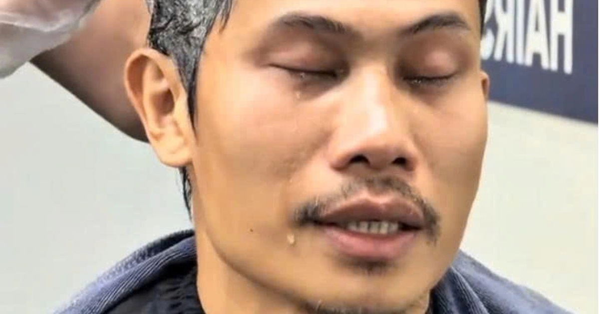 Video anh Tạ “Mưa đỏ” khóc khi cắt tóc hút 3 triệu view, lý do gây xúc động Video anh Tạ "Mưa đỏ" khóc khi cắt tóc hút 3 triệu view, lý do gây xúc động