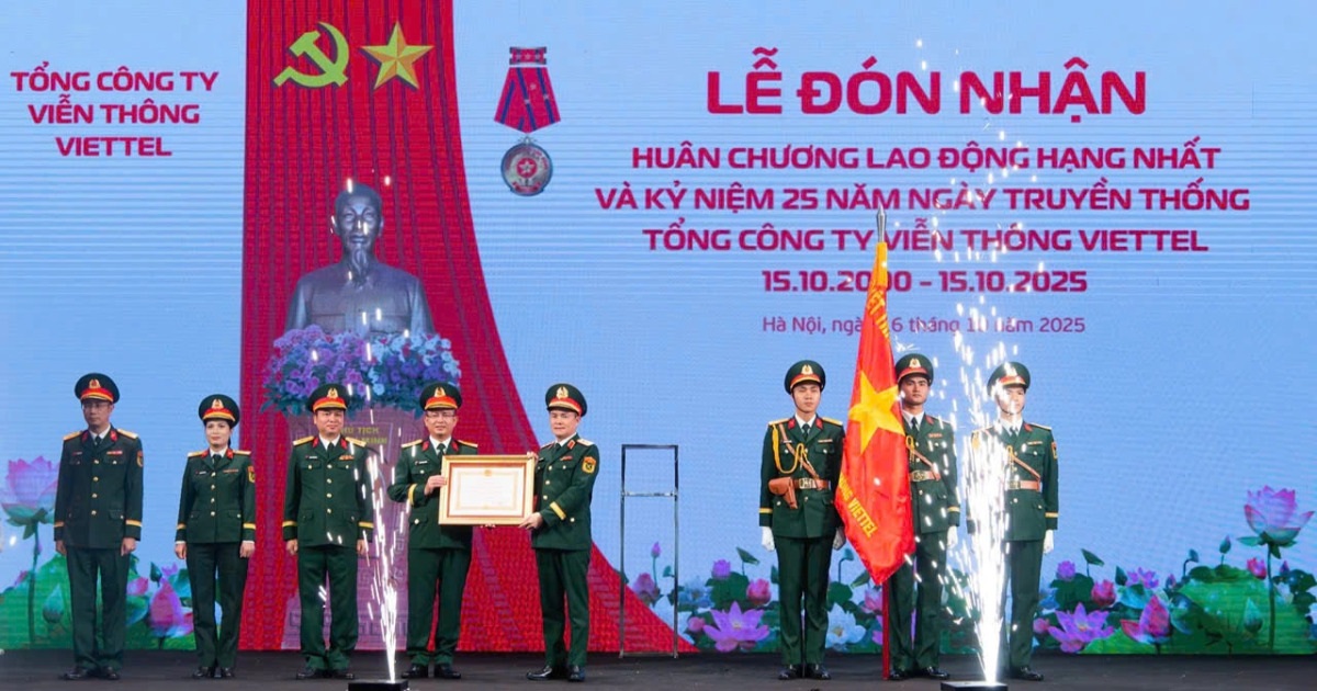 Viettel Telecom đón nhận Huân chương Lao động hạng Nhất Viettel Telecom đón nhận Huân chương Lao động hạng Nhất