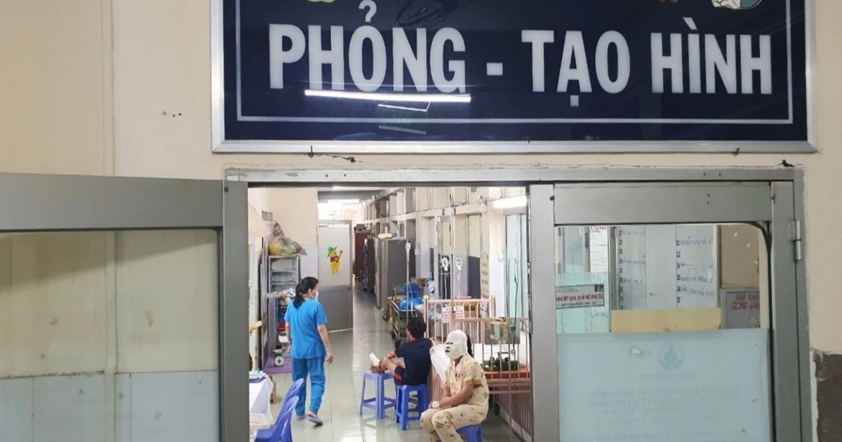 Vụ nghi phóng hỏa vì mâu thuẫn tình cảm: Cha mẹ tử vong, con trai bỏng 65% Vụ nghi phóng hỏa vì mâu thuẫn tình cảm: Cha mẹ tử vong, con trai bỏng 65%