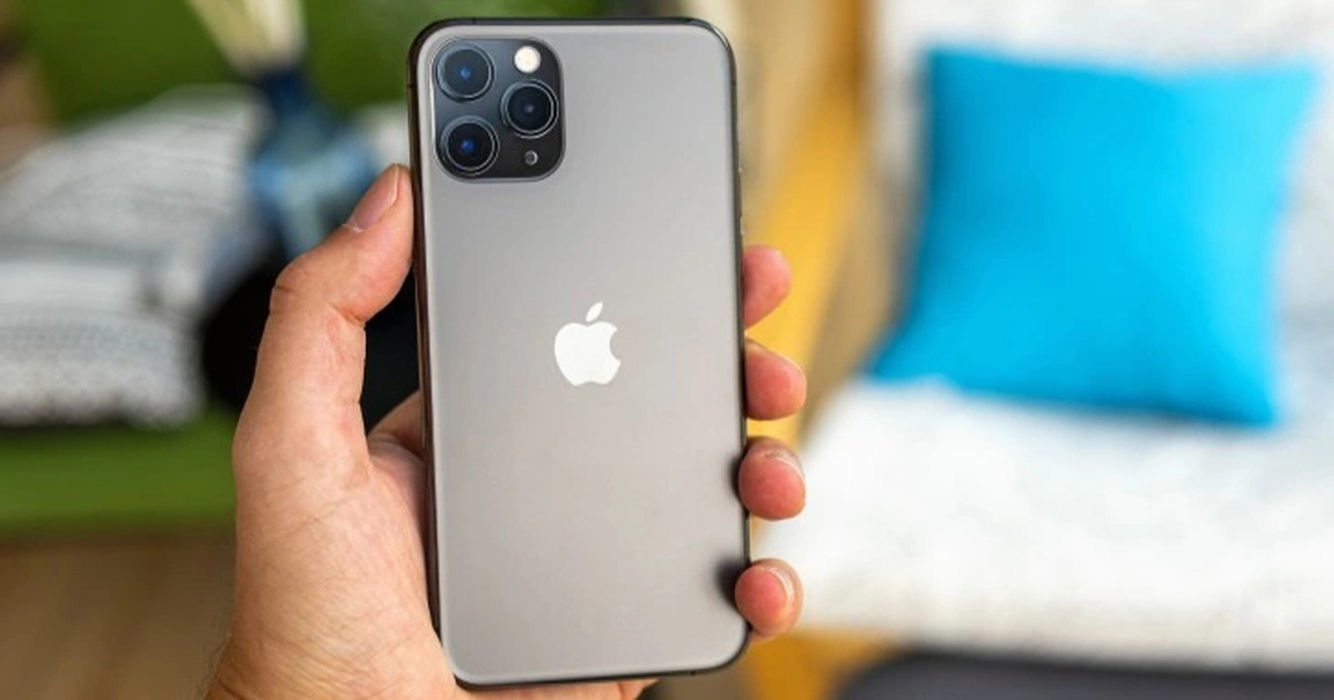 iPhone 11 Pro Max vẫn được bán tràn lan tại Việt Nam dù đã thành “đồ cổ” iPhone 11 Pro Max vẫn được bán tràn lan tại Việt Nam dù đã thành "đồ cổ"