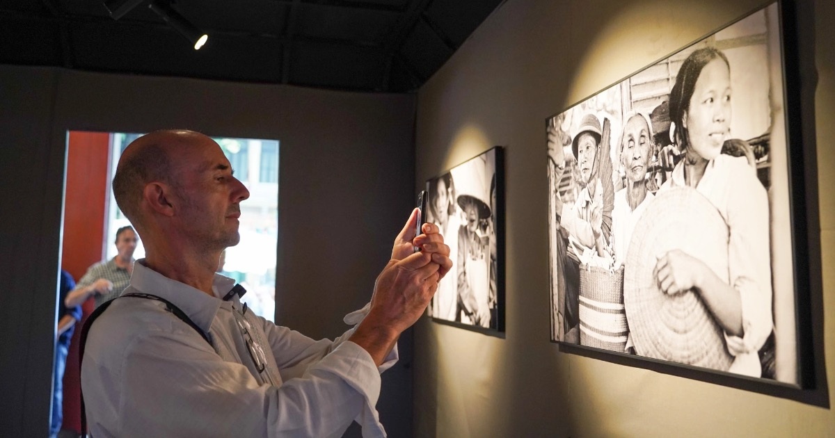 Chiêm ngưỡng các tác phẩm nhiếp ảnh độc đáo tại Biennale Photo Hanoi 2025