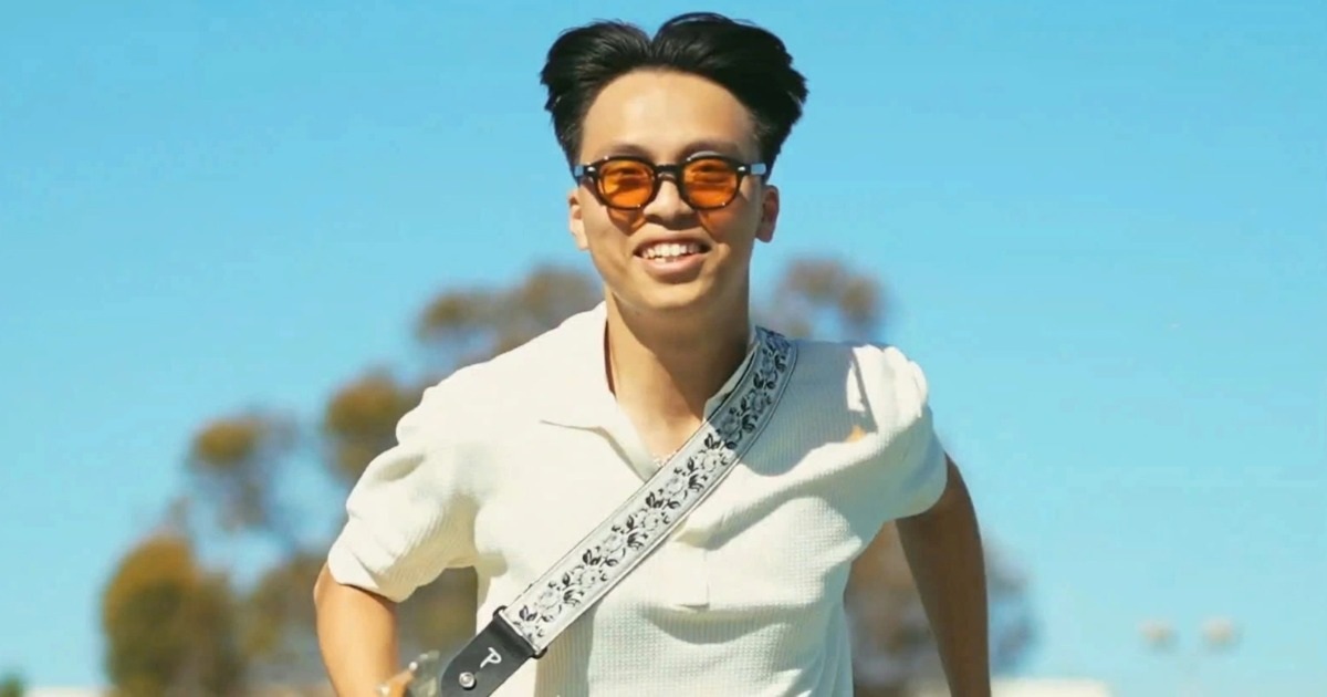 Con trai trưởng nhóm Bức Tường mừng sinh nhật tuổi 23 với món quà đặc biệt