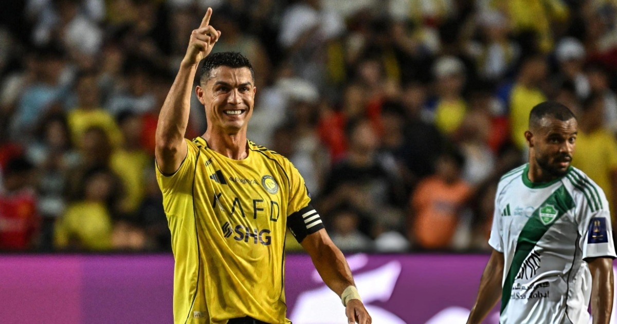 Cristiano Ronaldo hé lộ thời điểm chia tay bóng đá