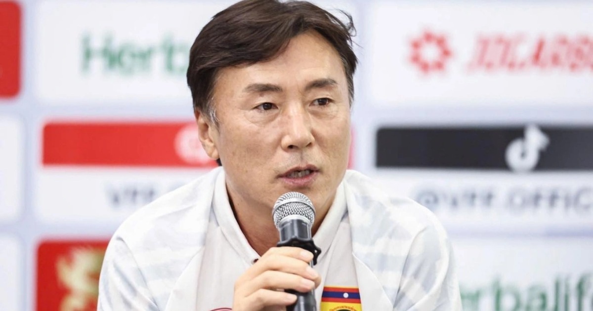 HLV Lào: “Sẽ thật sai lầm nếu chỉ tập trung vào Xuân Son”