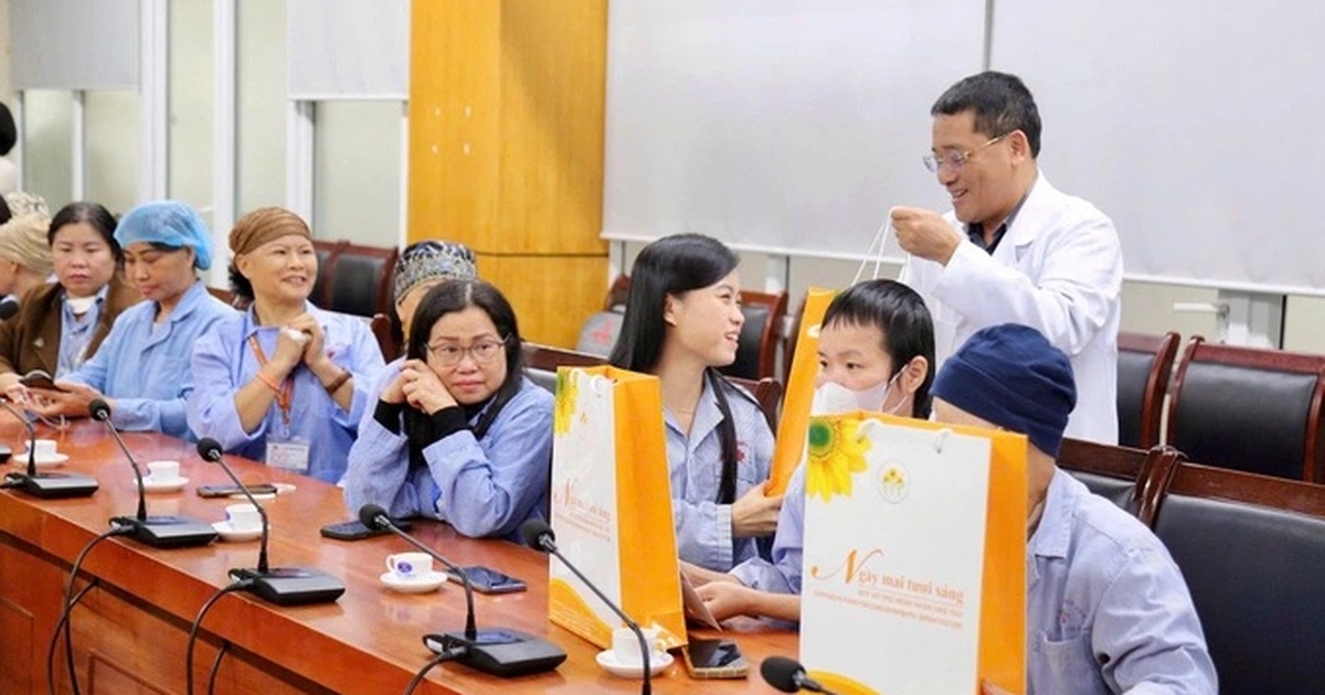 Ngày nhà giáo đặc biệt của 80 bệnh nhân ung thư