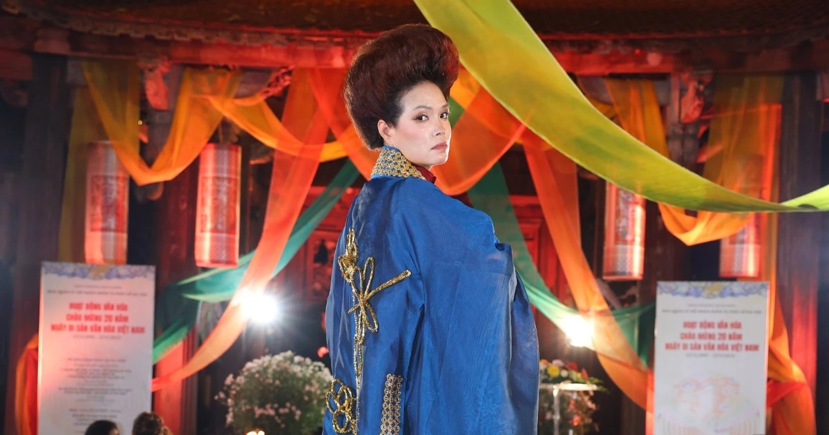 Người mẫu Thuỷ "Ma Cây": Mẹ bỉm U50 vẫn trình diễn áo dài