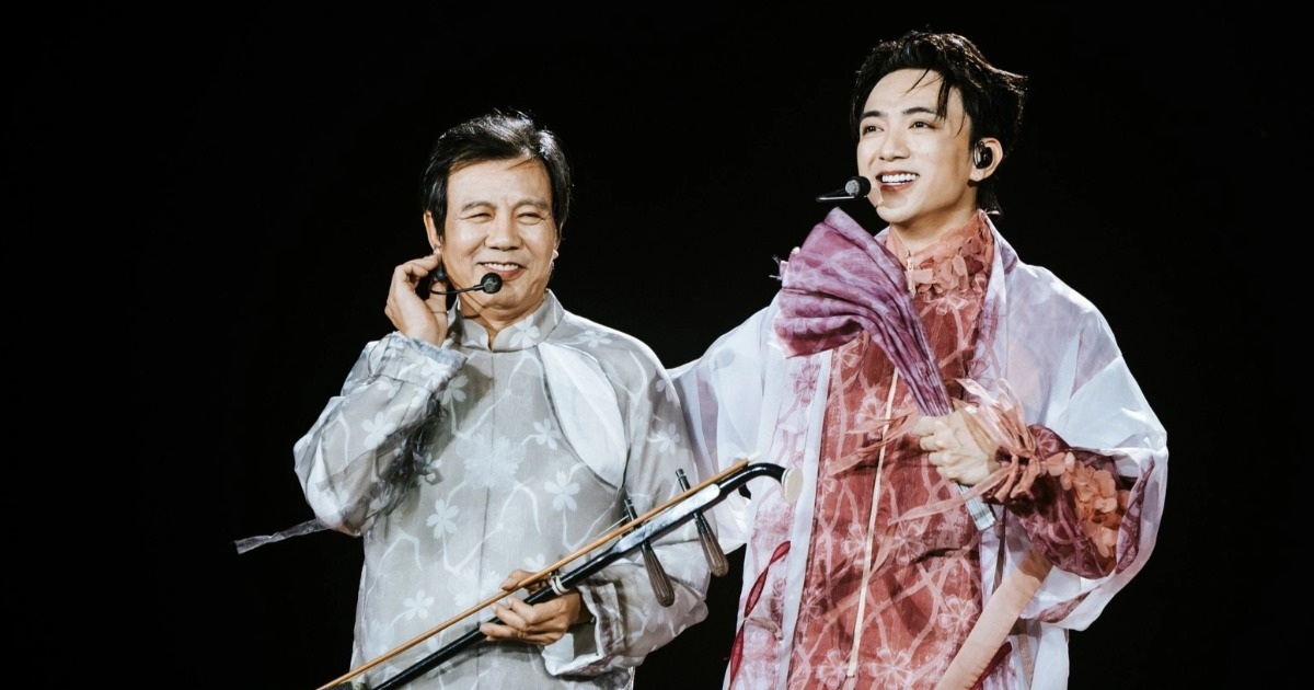 SOOBIN cùng bố đưa hát xẩm lên sân khấu, xúc động nhận mình quá vô tư