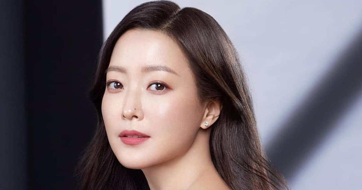 Sắc vóc rực rỡ của tượng đài nhan sắc xứ Hàn ở tuổi U50