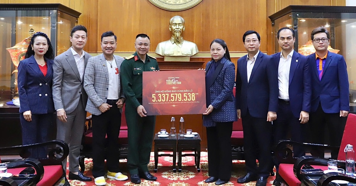 "Tôi! Người Việt Nam" bàn giao 5,3 tỷ đồng ủng hộ đồng bào vùng bão lũ