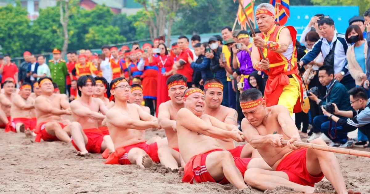 Trai làng kéo co gây ấn tượng tại Festival Thăng Long - Hà Nội 2025