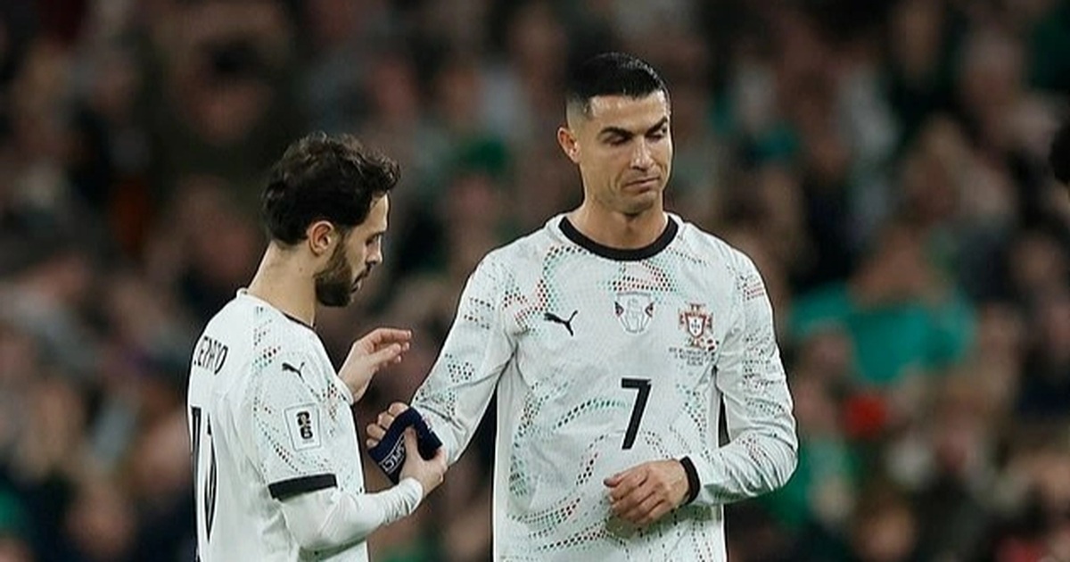 Truyền thông thế giới phản ứng về tấm thẻ đỏ chưa từng có của Ronaldo