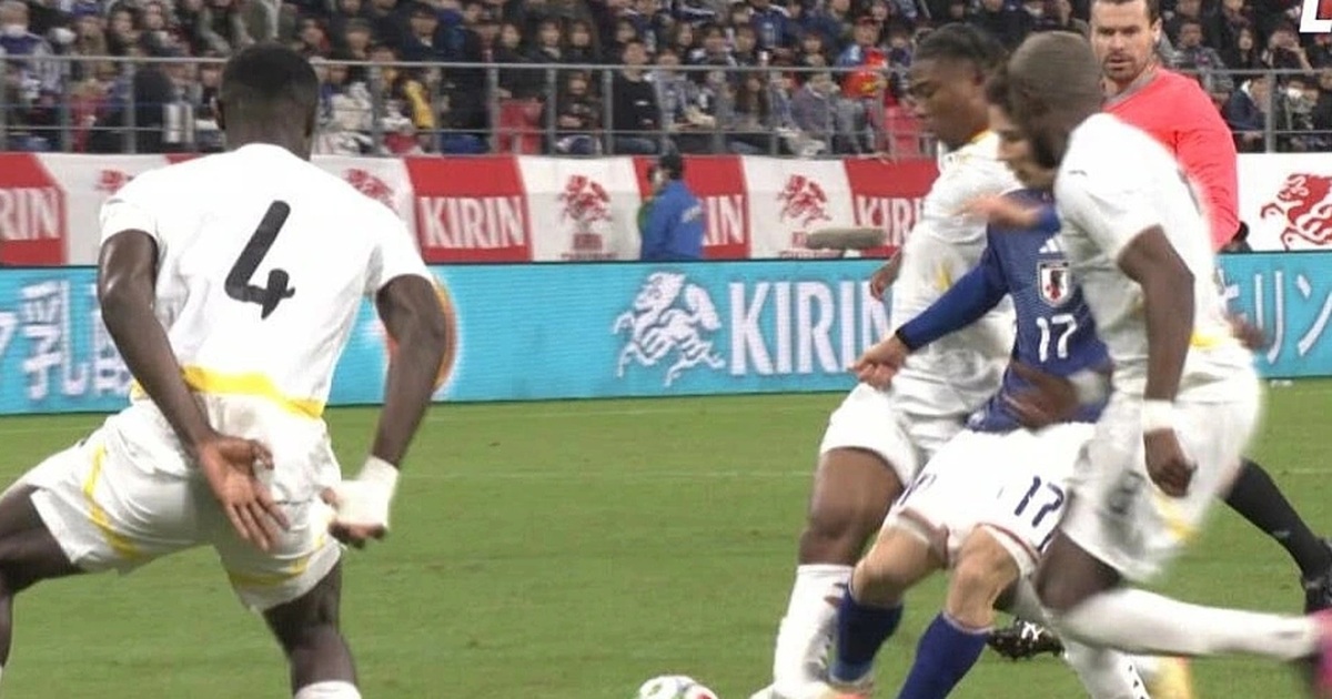 Tuyển thủ Nhật Bản sút gãy chân ngôi sao Ghana