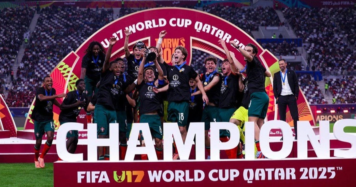 U17 Bồ Đào Nha lần đầu vô địch World Cup, C.Ronaldo hân hoan chúc mừng