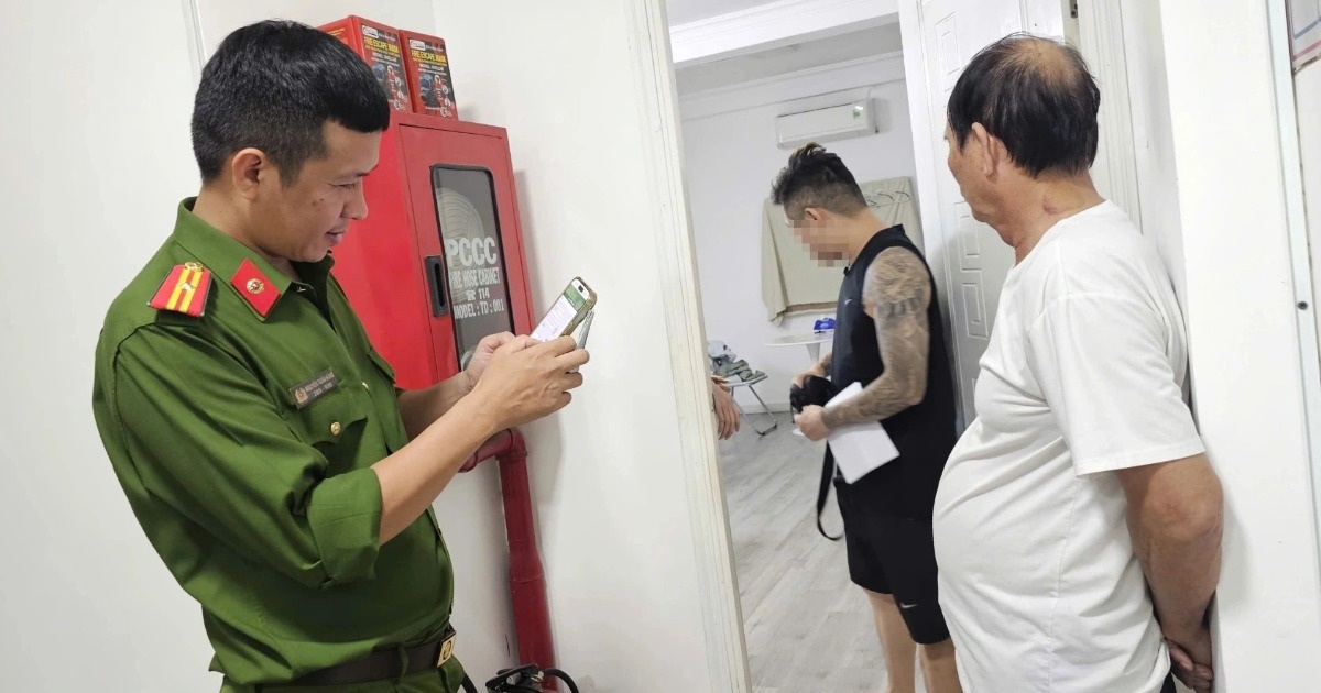 Cảnh sát kiểm tra các cơ sở lưu trú có người nước ngoài ở TPHCM