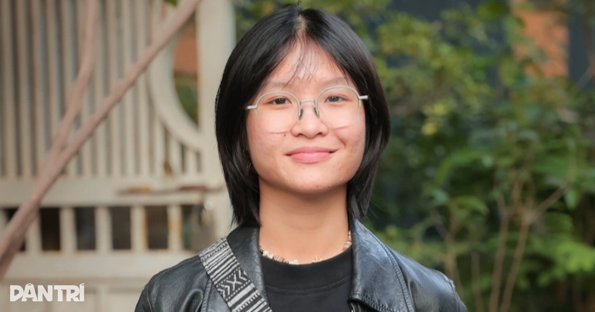 Con gái NSND Công Lý: "Bố chỉ thể hiện tình cảm lúc… say"