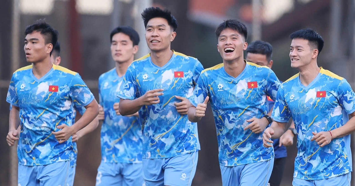 Khuất Văn Khang: “Trận gặp U22 Lào không nói trước được điều gì”