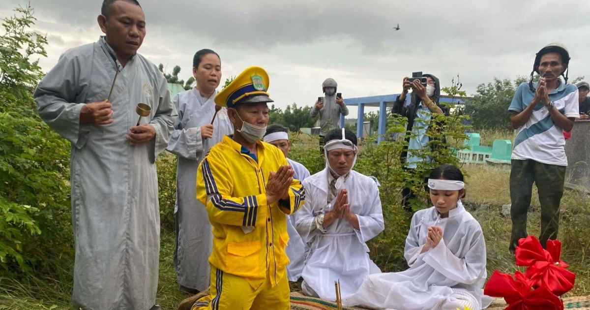 Lễ đưa tang tài tử Thương Tín: Vợ cũ và con gái 12 tuổi xuất hiện lặng lẽ