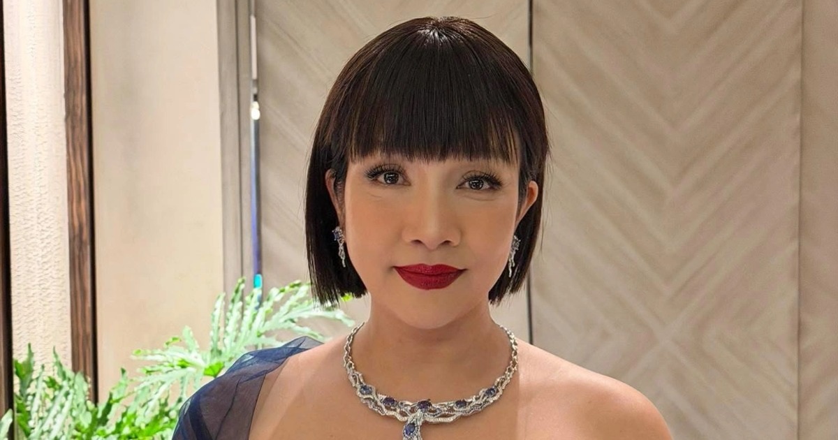 Mỹ Linh khác lạ khi đội tóc giả được mua với giá... 5 triệu đồng