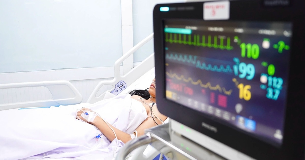 Người nhảy lầu thoát khỏi vụ cháy quán ăn: "Không thể thở nổi"