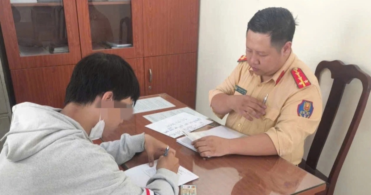 Nhiều thanh niên bị tịch thu phương tiện do buông 2 tay khi lái xe ở TPHCM