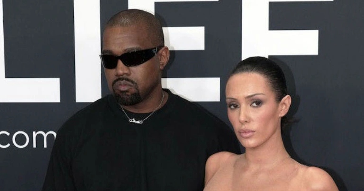 Những bộ đồ “mặc như không” của vợ Kayne West: Nghệ thuật hay phản cảm?