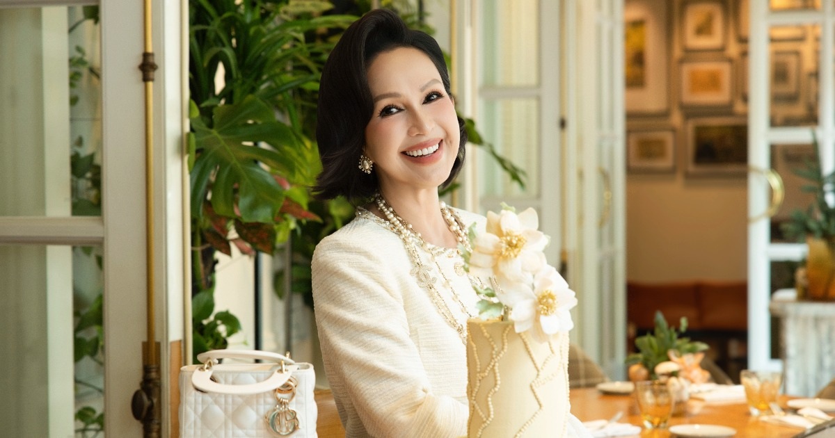 "Nữ hoàng ảnh lịch" Diễm My: Trẻ đẹp nhờ lạc quan, 31 năm chồng cưng chiều