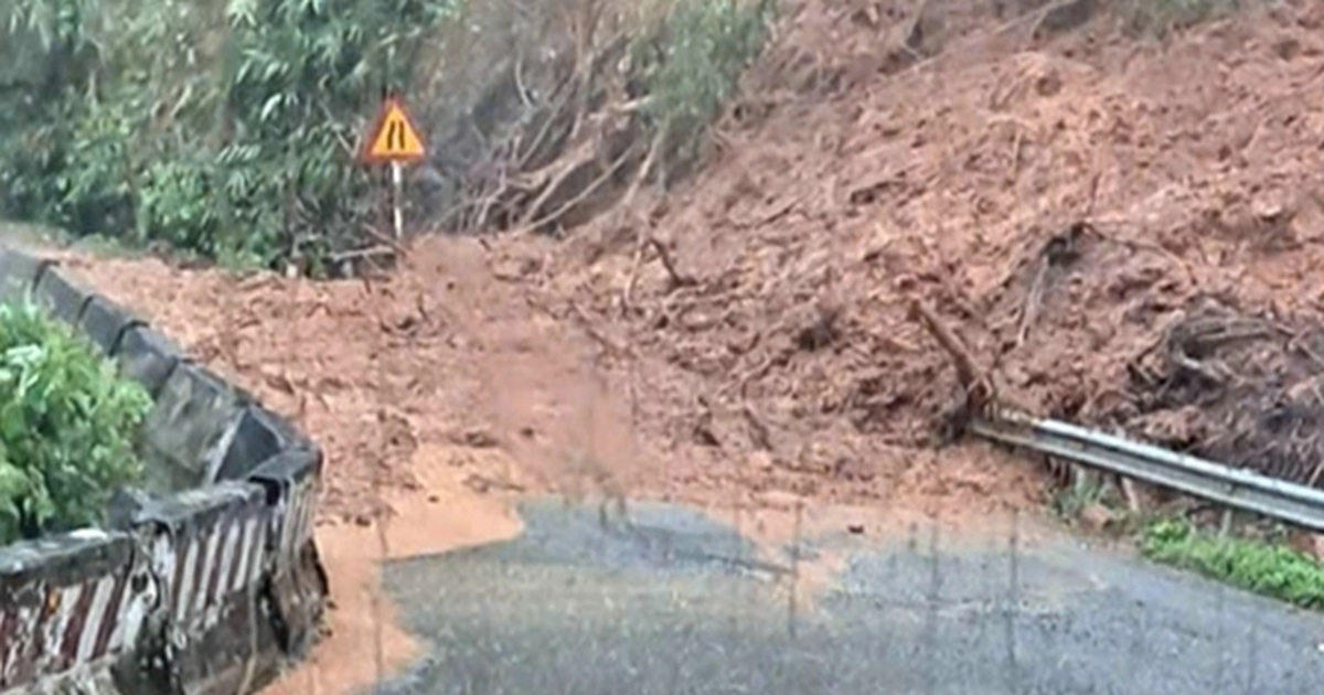 Sạt lở đèo Sông Pha khi nhiều người, phương tiện đang lưu thông