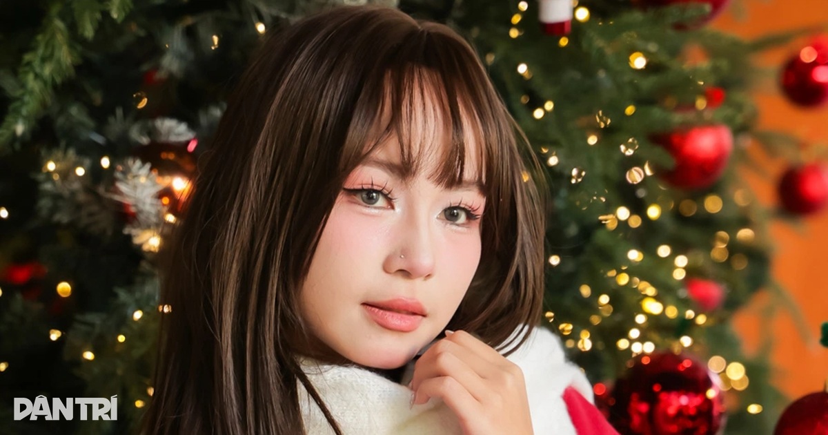 Thiếu nữ Hà Nội "lên đồ" xinh lung linh cho mùa Giáng sinh