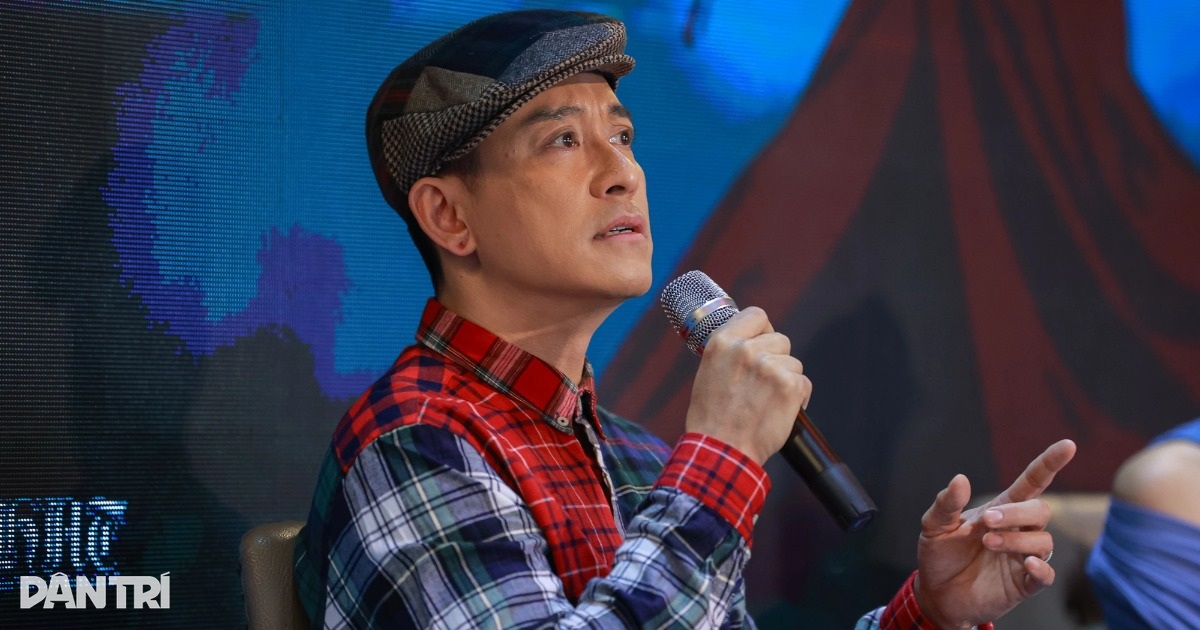 Tuấn Hưng khóc, chia sẻ về giai đoạn khó khăn sau khi mẹ qua đời