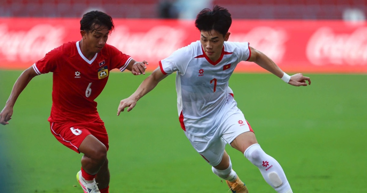 U22 Việt Nam lâm vào thế bất lợi khi U22 Malaysia thắng đậm